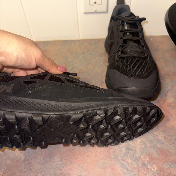 Two pairs men’s helly Hansen shoes and hiking boots new - Picture 5 of 6